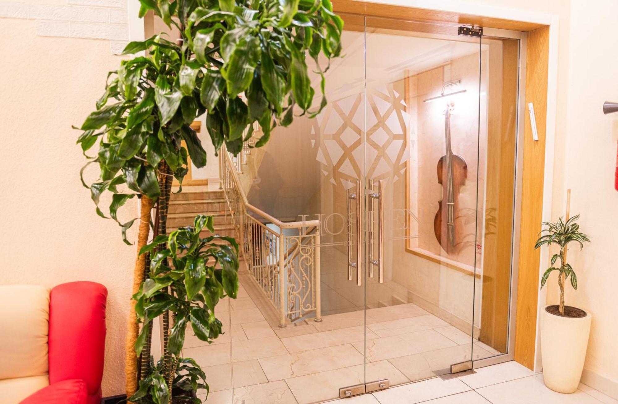 Hoshen Hotel Umanʼ Eksteriør billede